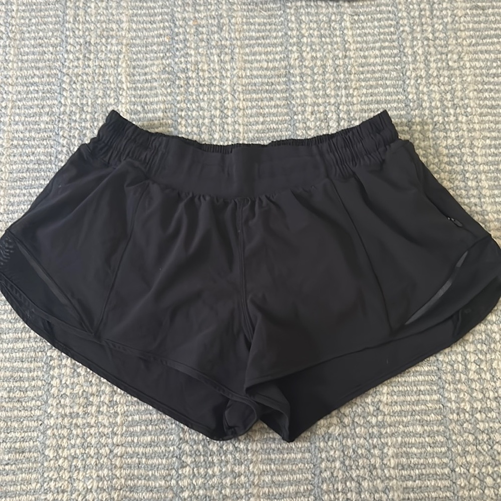 Lulu black shorts, hotty hot, 2.5 length